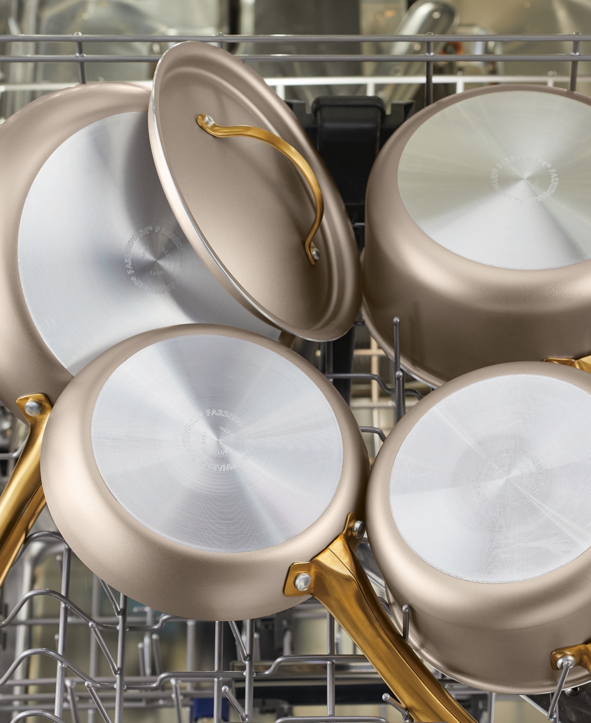 Farberware Radiant Aluminum 2-quart Saucepan With Lid In Champagne