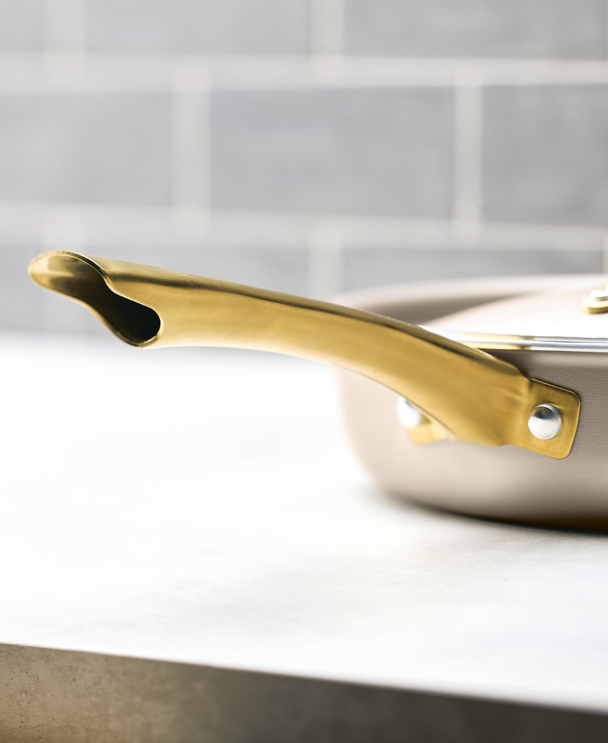 Farberware Radiant Aluminum 2.75-quart Saute Pan With Lid In Champagne