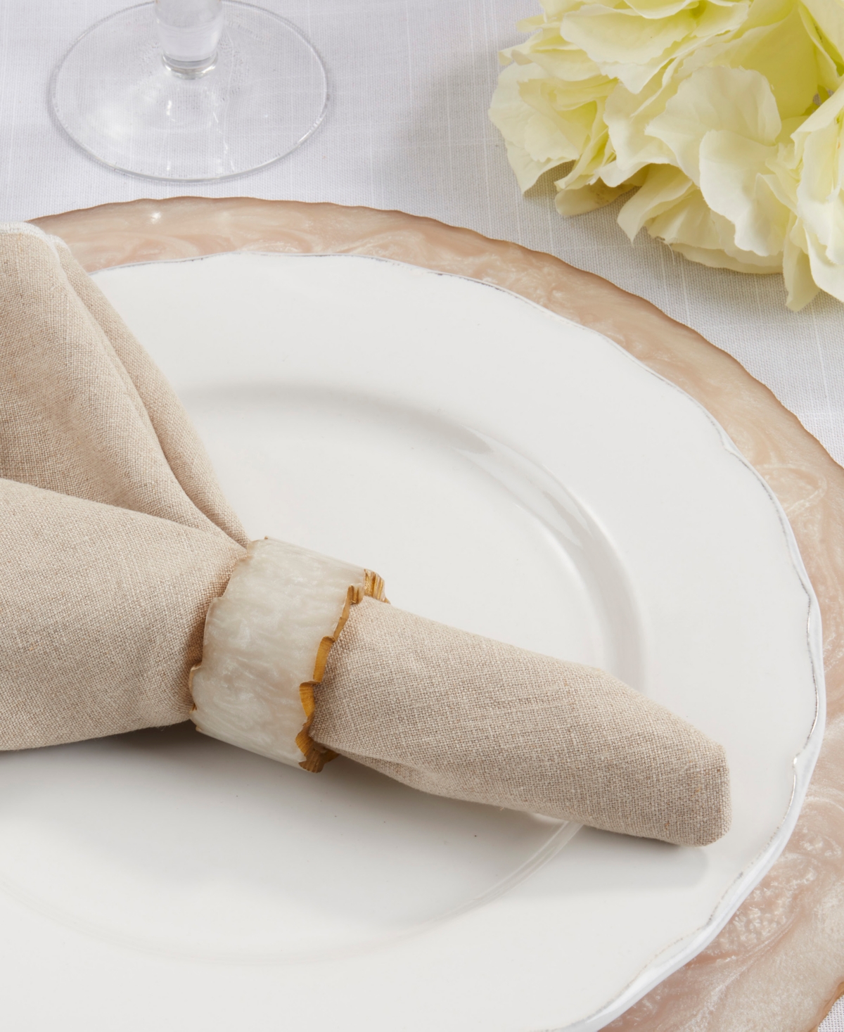 Saro Lifestyle Resin Artistry Napkin Ring Set Of 4 In Gray