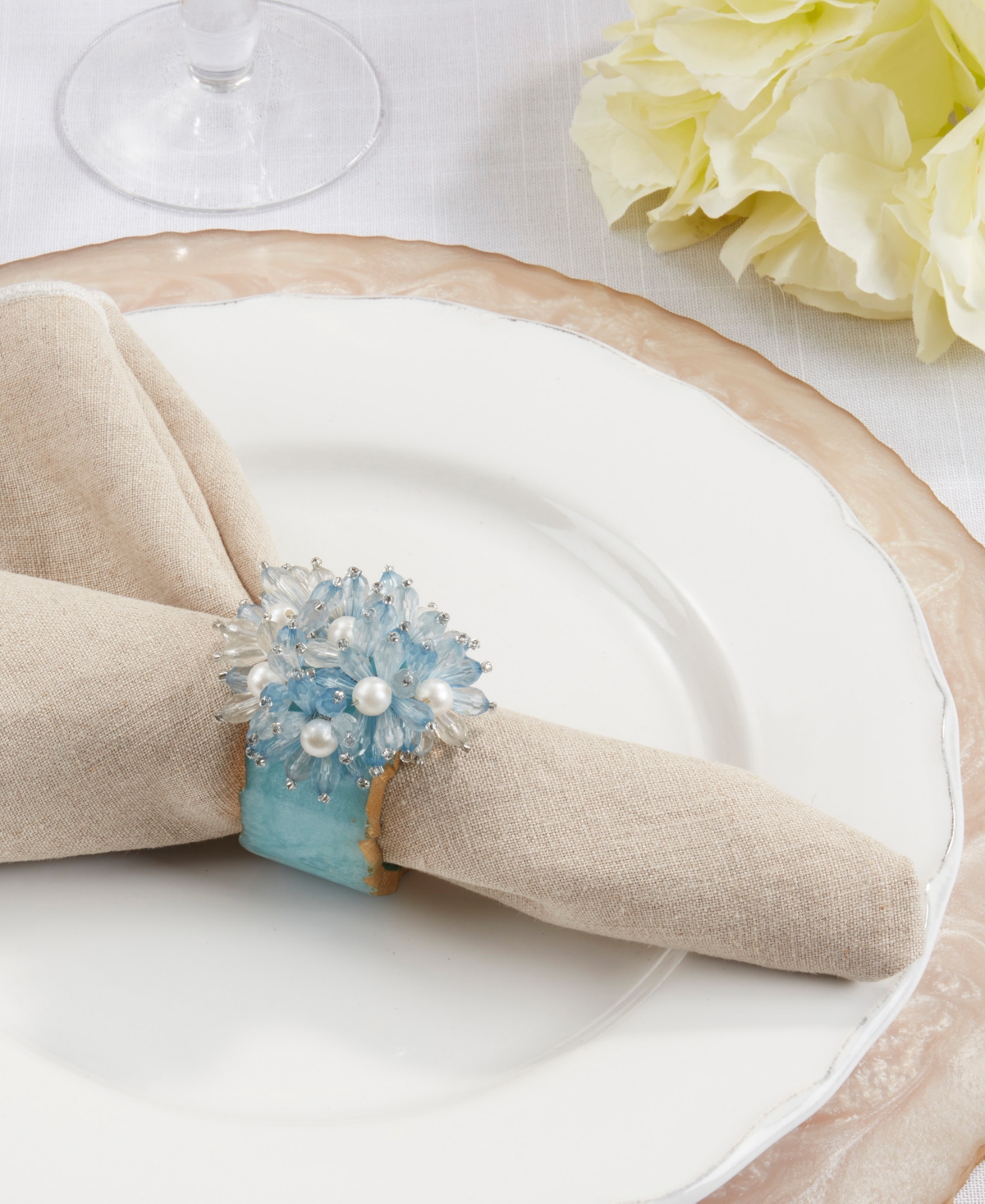 Saro Lifestyle Beaded Petal Delight Resin Napkin Ring Set Of 4, In Aqua