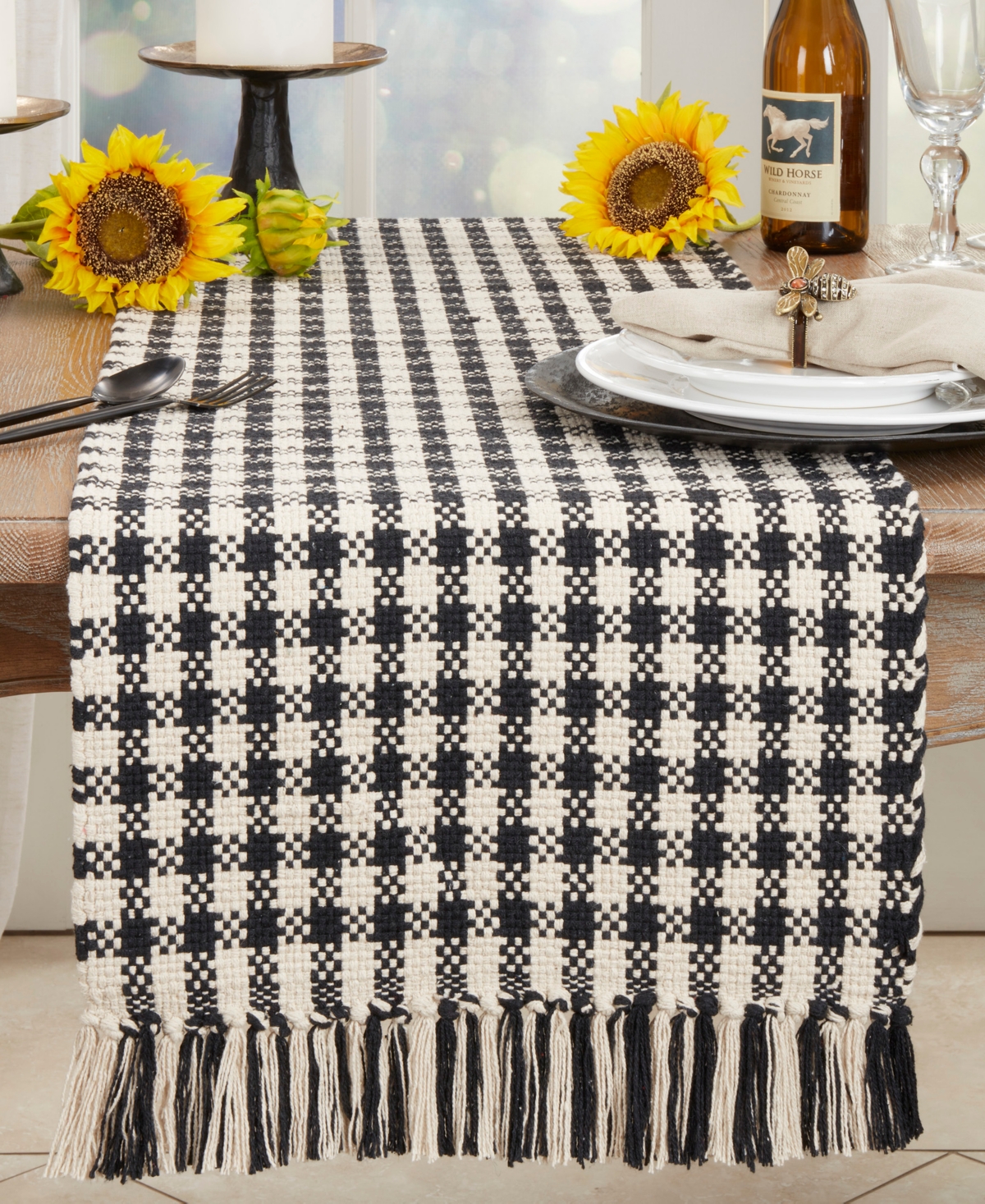 Saro Lifestyle Classic Houndstooth Fringe Table Runner, 16"x72" In Black,white