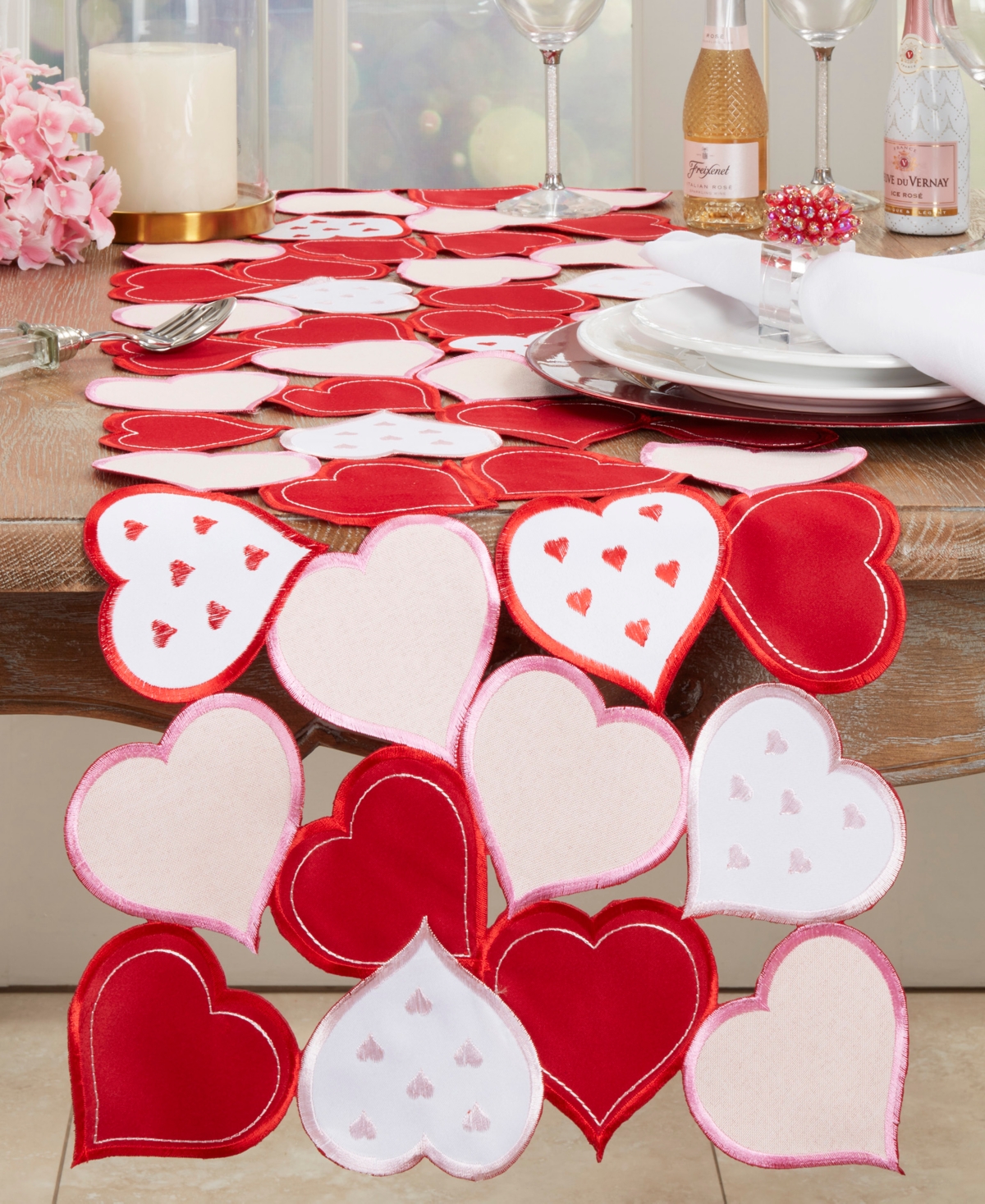 Saro Lifestyle Romantic Hearts Cutout Table Runner, 16"x72" In Red