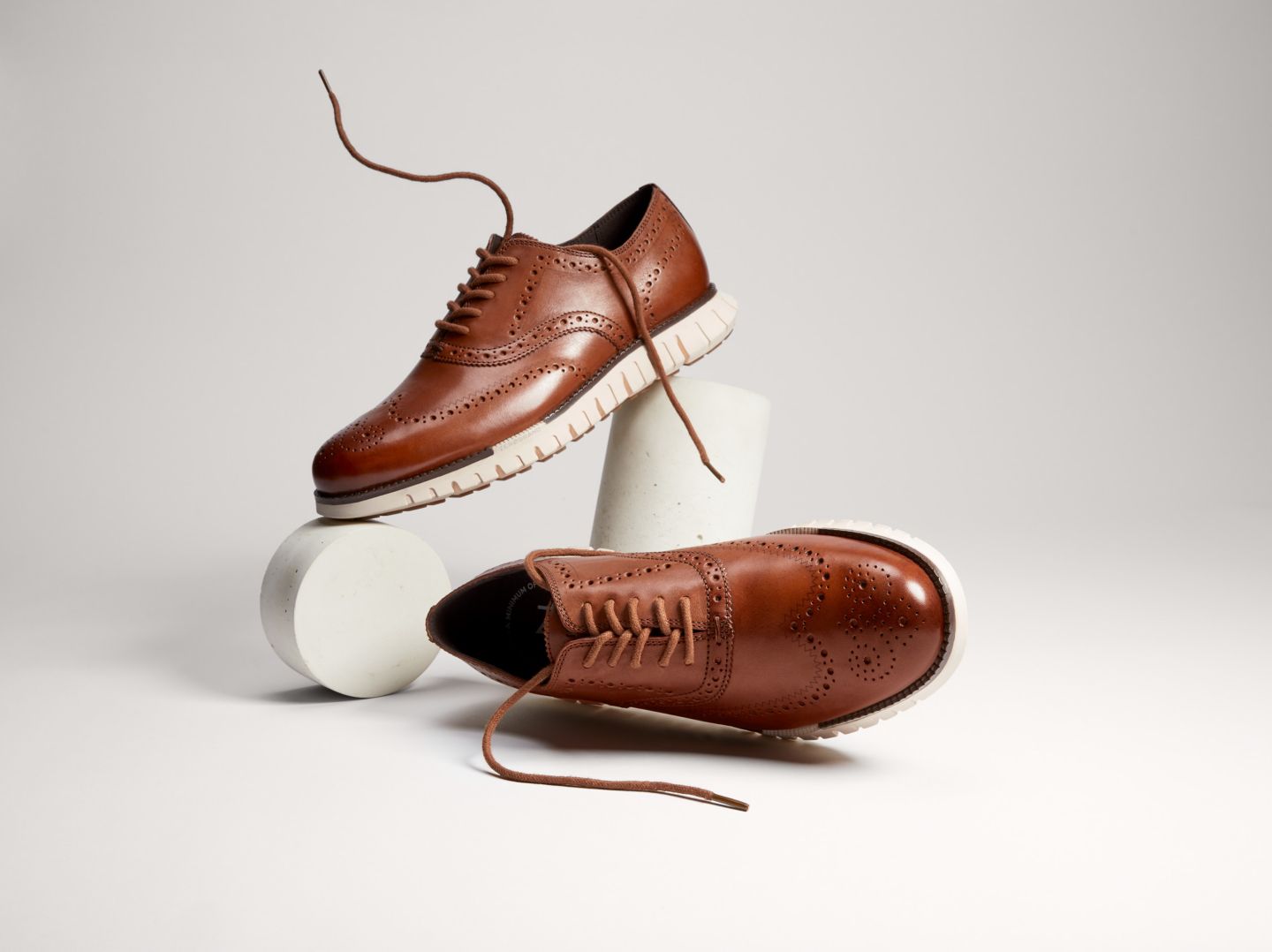 Мужские туфли Cole Haan ZERØGRAND Remastered Lace-Up Wingtip Oxford, цвет: Рыжевато-коричневый / Слоновая кость — фото 10