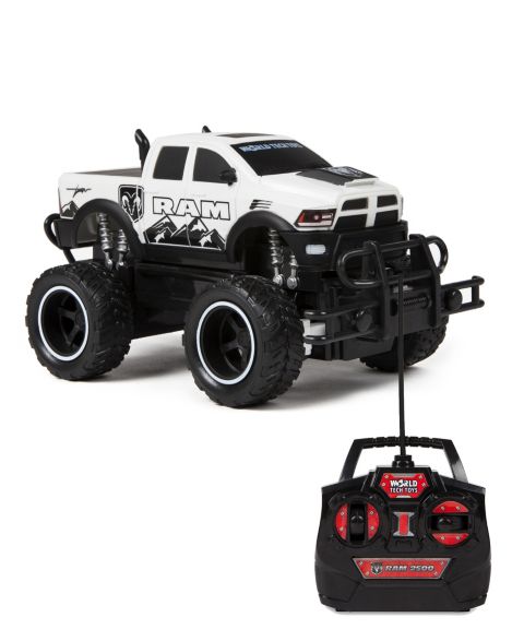 Детская игрушка World Tech Toys Officially Licensed 1:24 RAM 2500 Power Wagon Electric RC Truck, цвет: Разноцветный