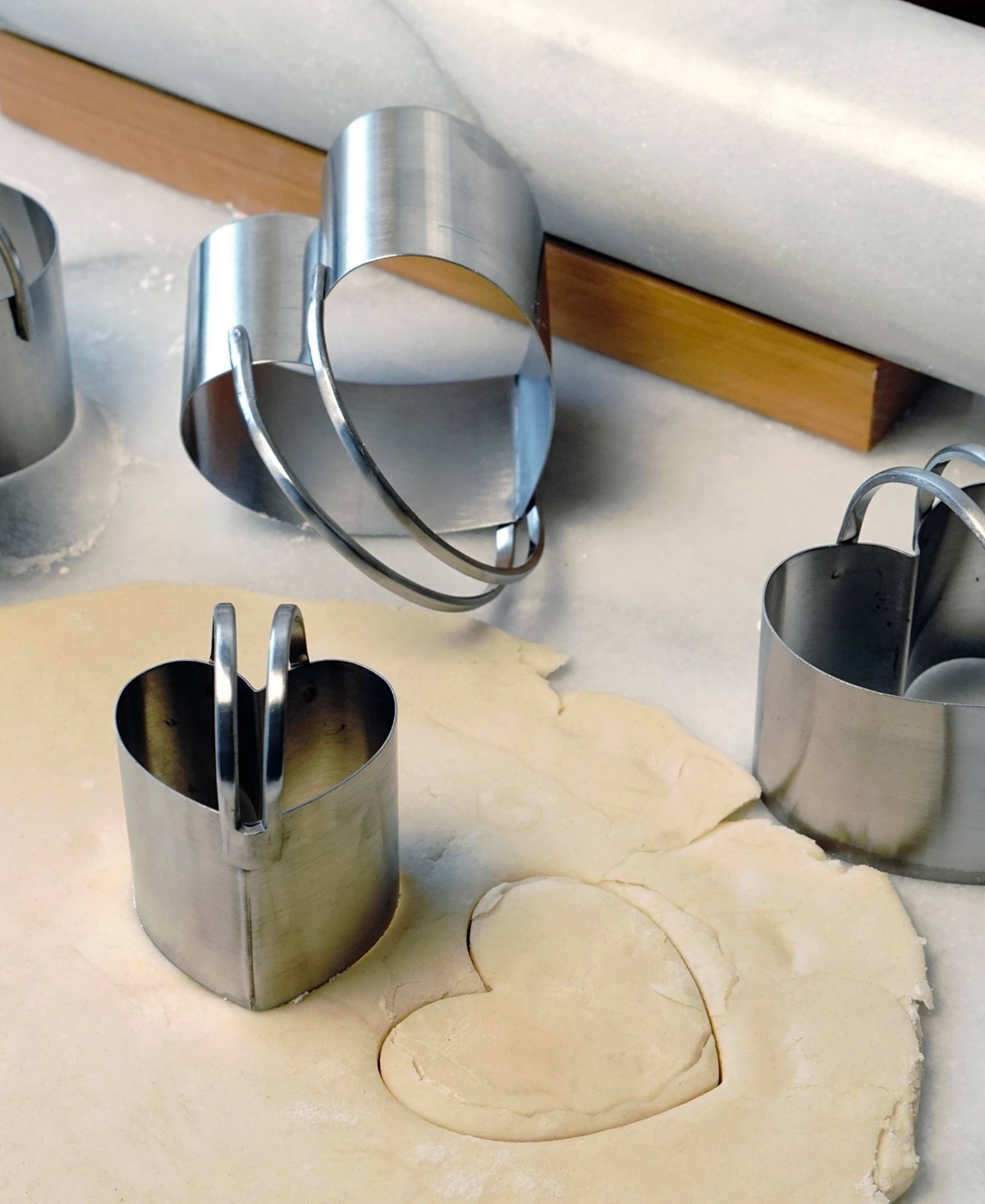 RSVP INTERNATIONAL ENDURANCE STAINLESS STEEL 4 PIECE HEART SHAPED NESTING BISCUIT CUTTER SET 