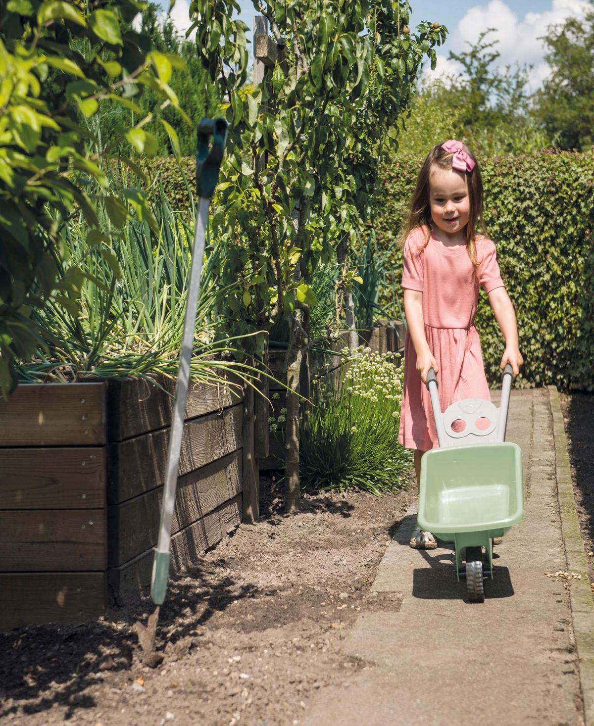 Dantoy Green Garden Wheelbarrow Playset In Multi