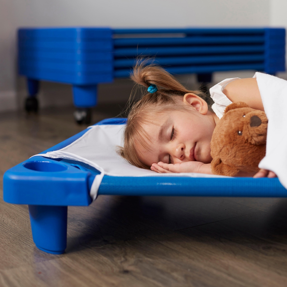 ECR4Kids Toddler Stackable Kiddie Cot with Sheet, Ready-to-Assemble Size, 6-Pack - Blue