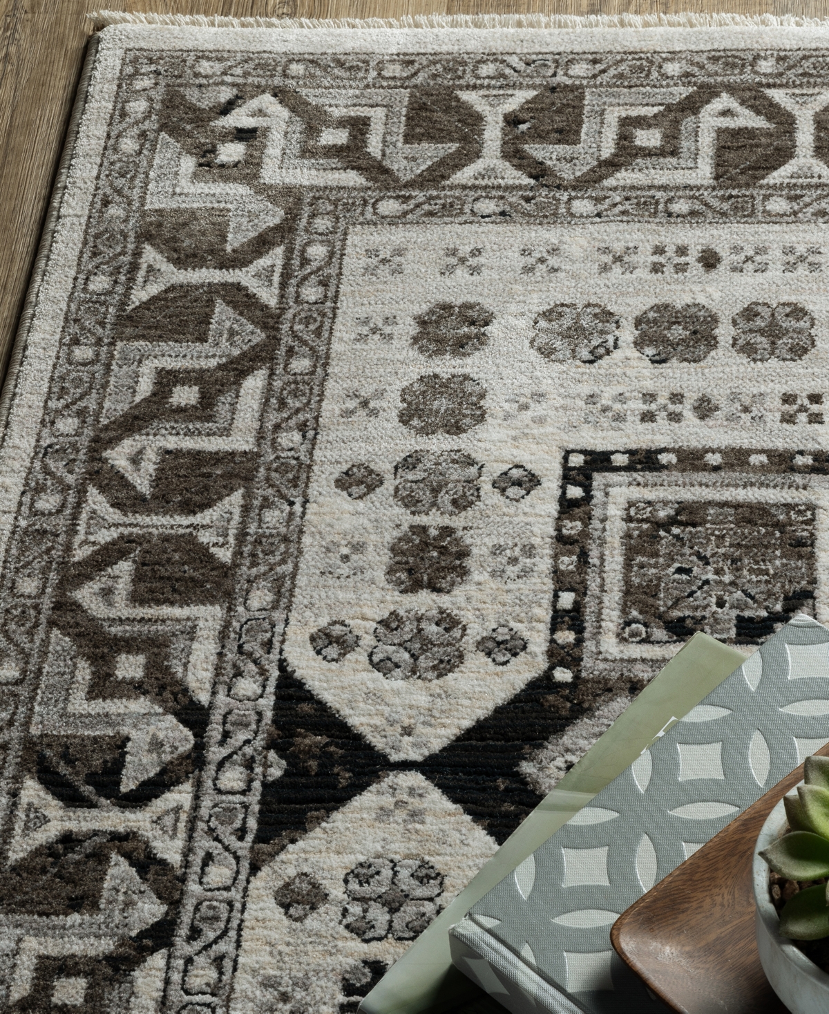 Oriental Weavers Chamberlain Ch01g 2'3x7'6 Runner Area Rug In Ivory