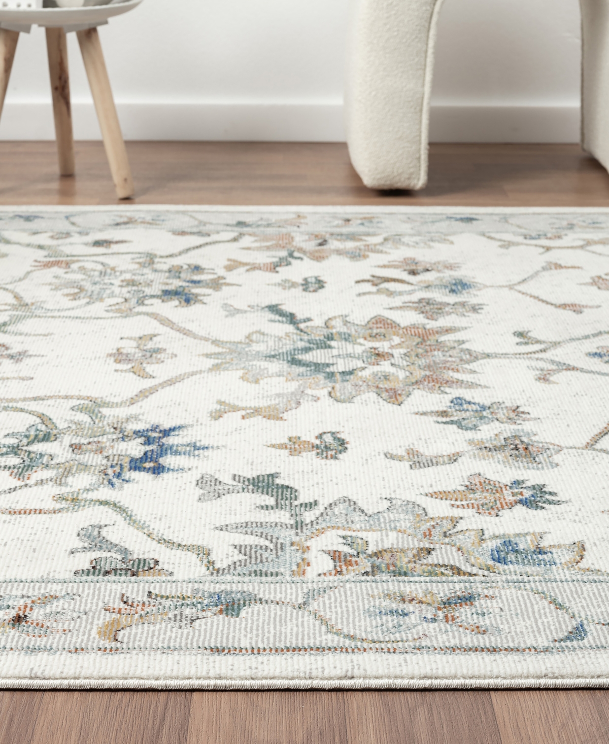 Lr Home Revelry 5'x8' Area Rug In Ivory