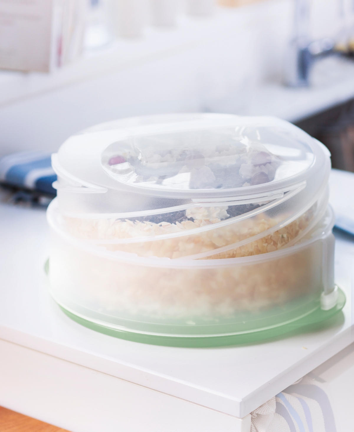 Tupperware Expandable Travel Cake Carrier In Mint