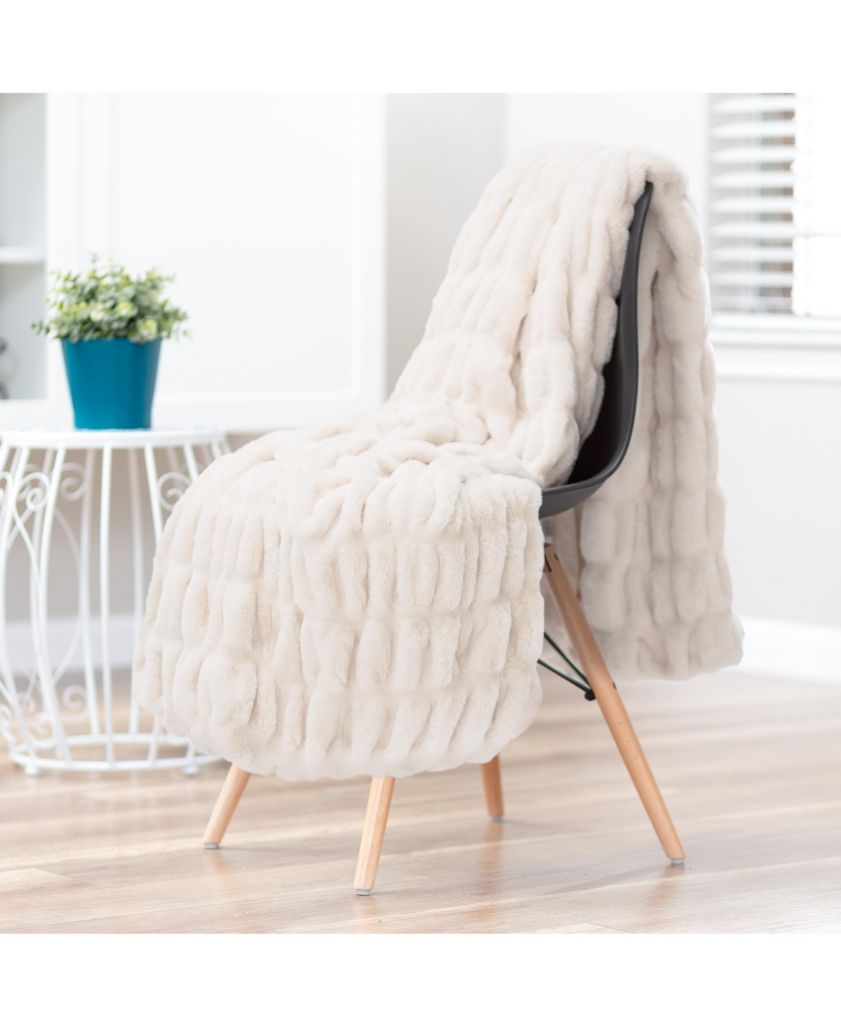 Chanasya Premium Ruched Faux Fur Throw Blanket - Luxurious