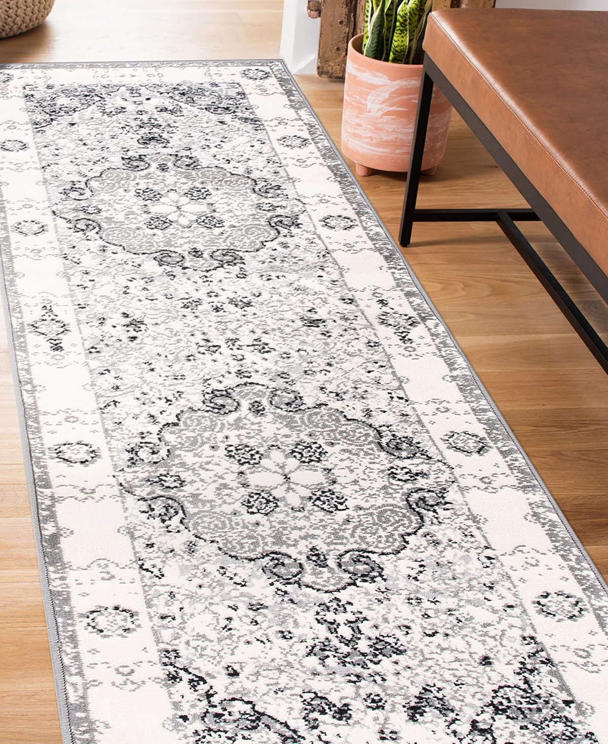 Main Street Rugs Lyon LYN830 2'7
