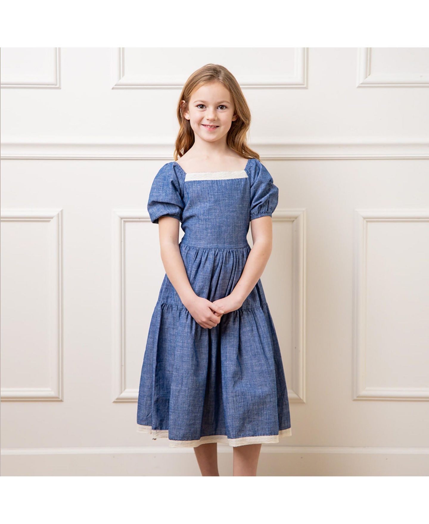 Платье Hope & Henry Short Bubble Sleeve Crochet Trim Chambray Dress для девочек-малышей, цвет: Шамбре — фото 4