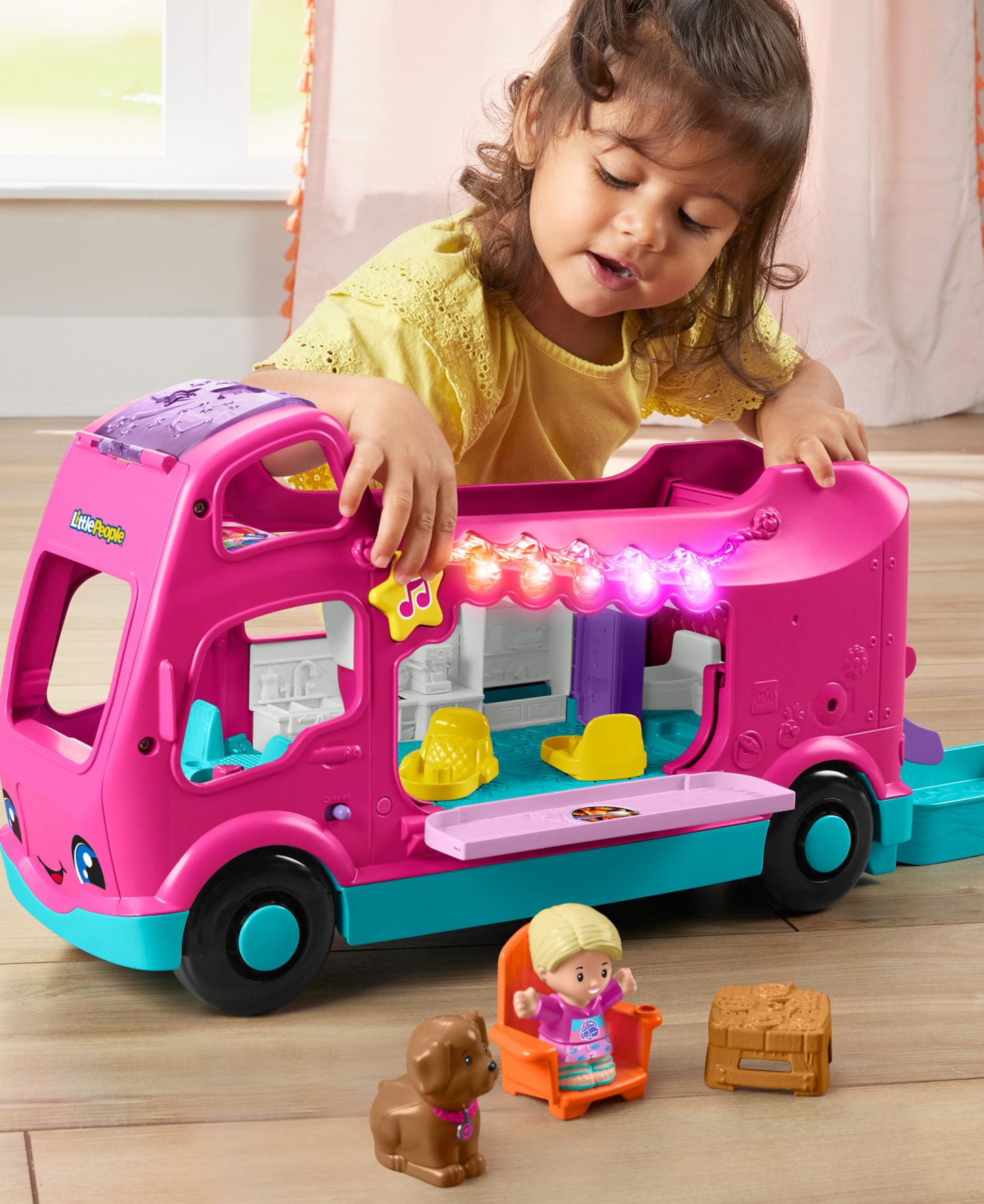 Детский игровой набор Little People Barbie Little Dreamcamper Musical Lights 6-Piece Playset, Ages 1.5+ — фото 2