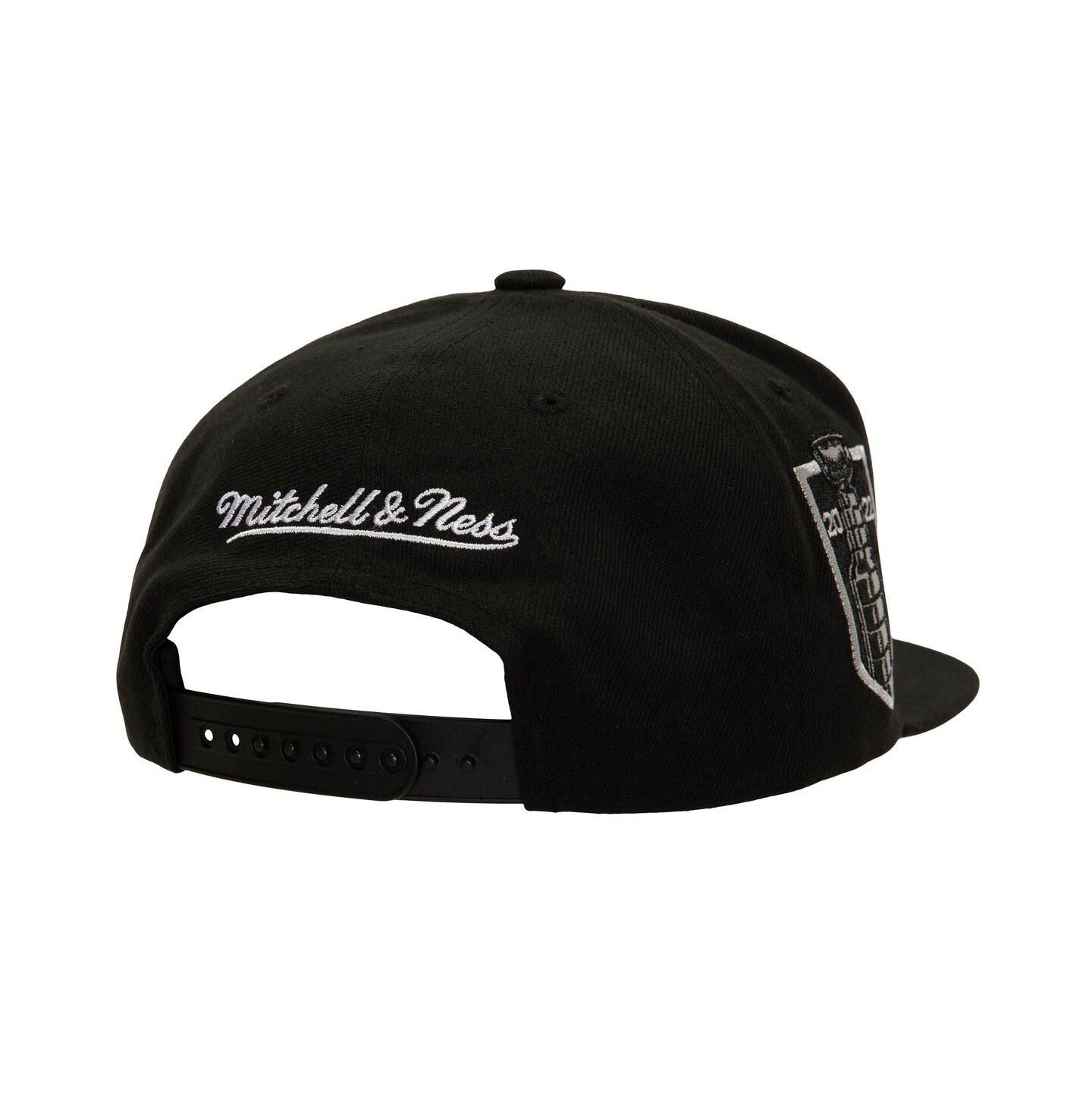Мужские головные уборы Mitchell & Ness Black Colorado Avalanche Core Top Spot Snapback Hat — фото 3