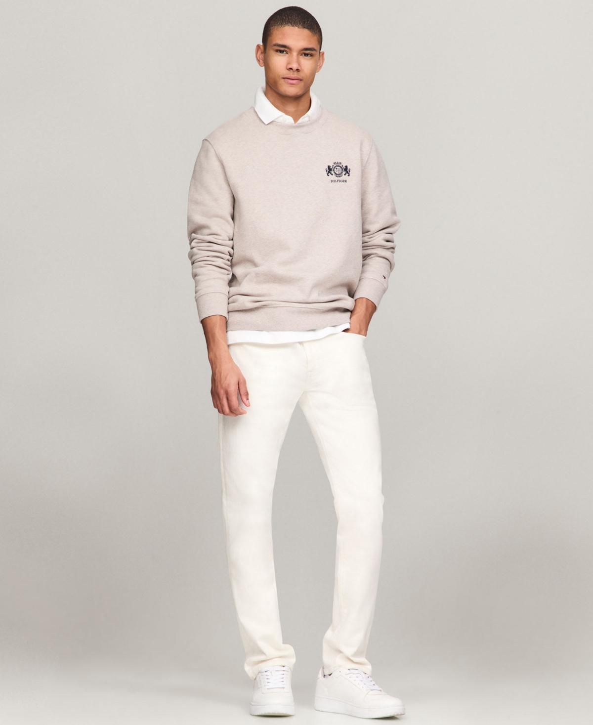 Tommy Hilfiger Men's Long Sleeve Crewneck Embroidered Heritage Crest Sweatshirt In Heathered Pebble