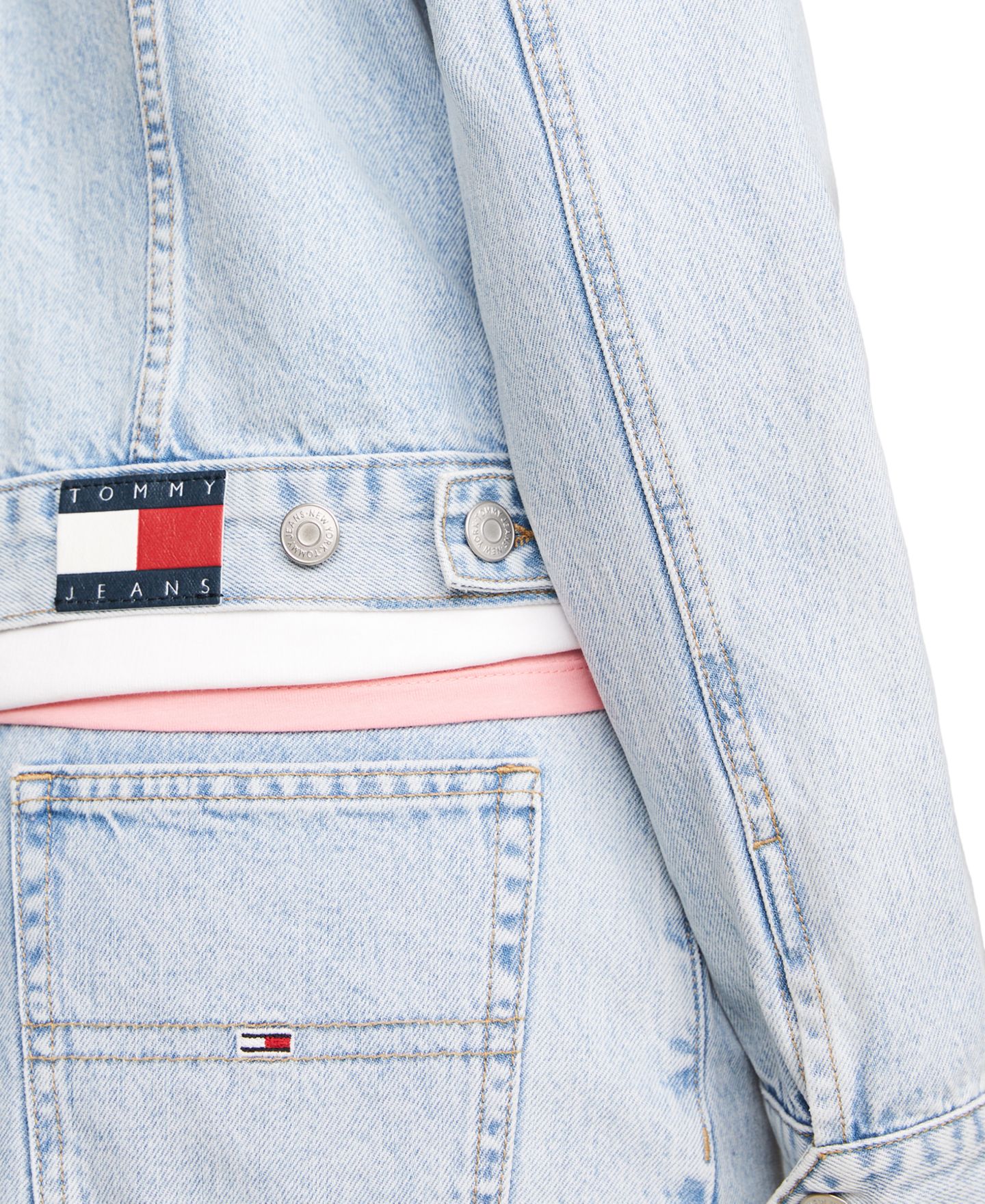 Женская куртка Tommy Jeans Izzie Slim-Fit Distressed Denim Jacket, цвет: Джинсовый светлый — фото 4