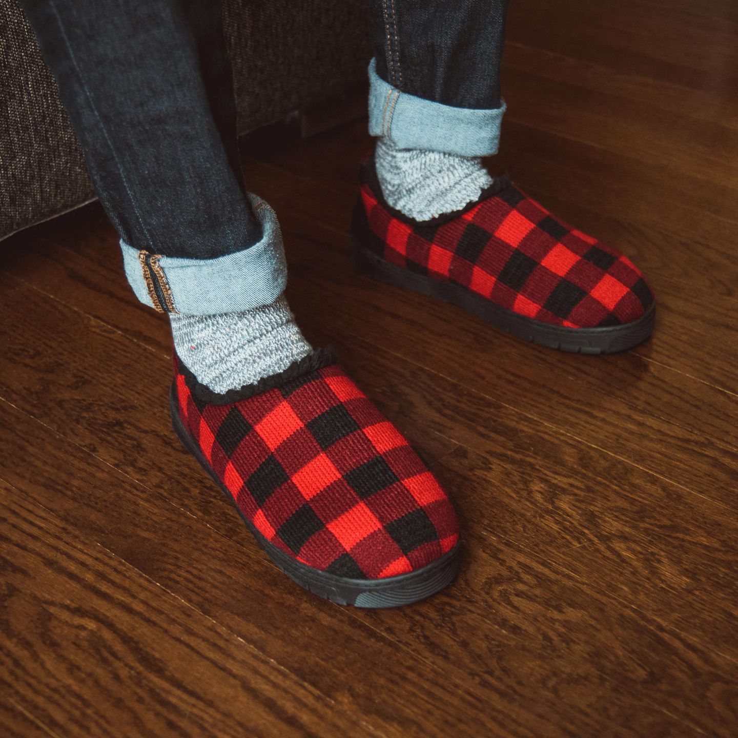 Мужские тапочки MUK LUKS John Slippers, цвет: Красный / Чёрный — фото 3