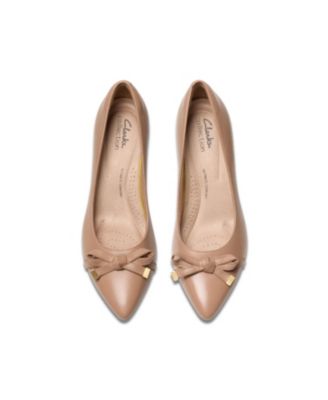 Women's Collection Kepley Holly Pumps