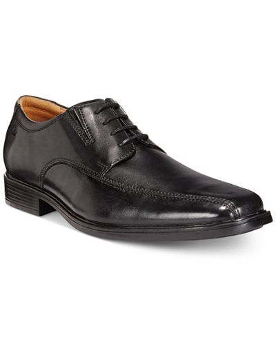 clarks tilden plain toe oxford