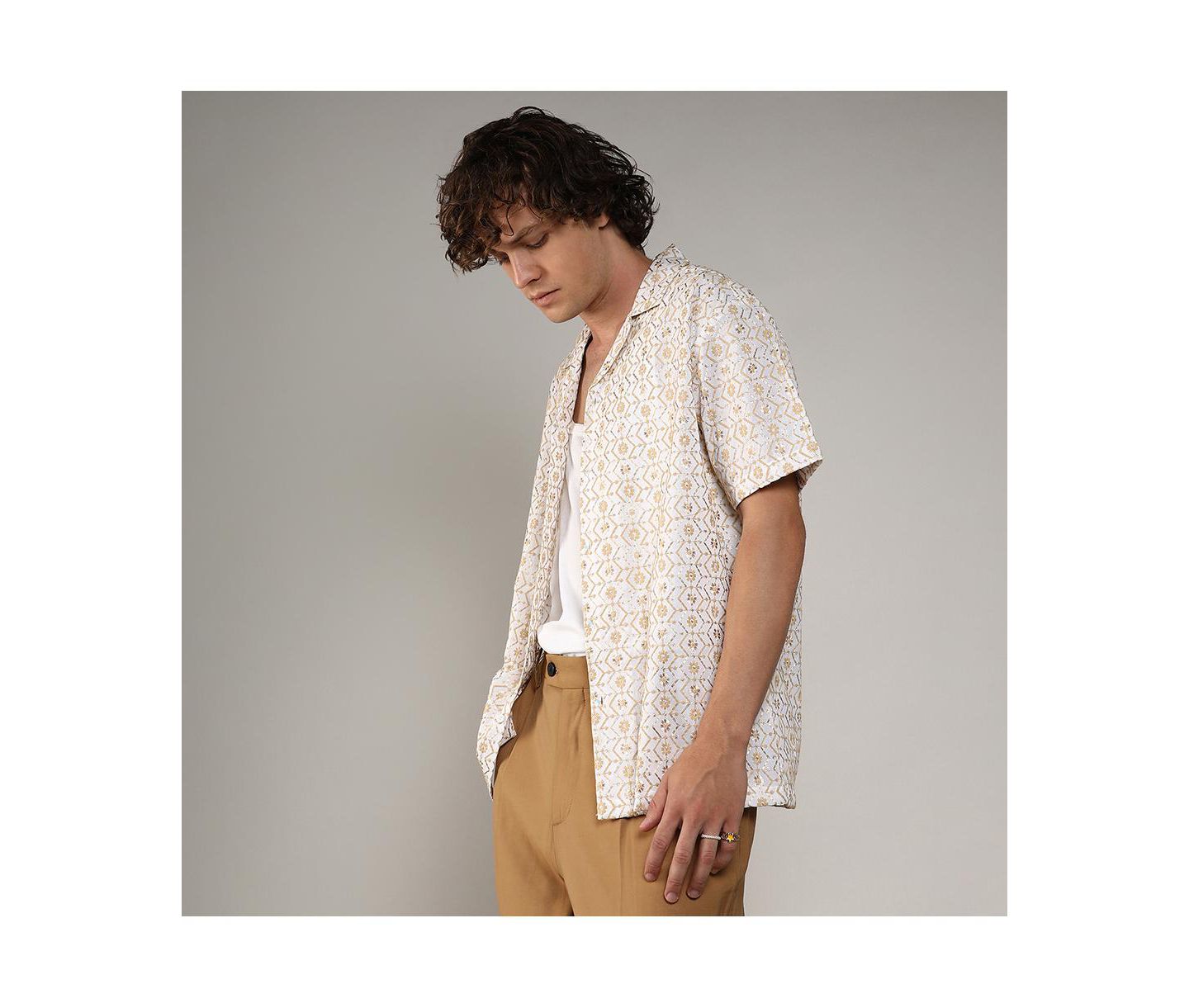 Мужская рубашка Cahoot Campus Sutra Off-White & Beige Embroidered Geometric, цвет: Чёрный — фото 5
