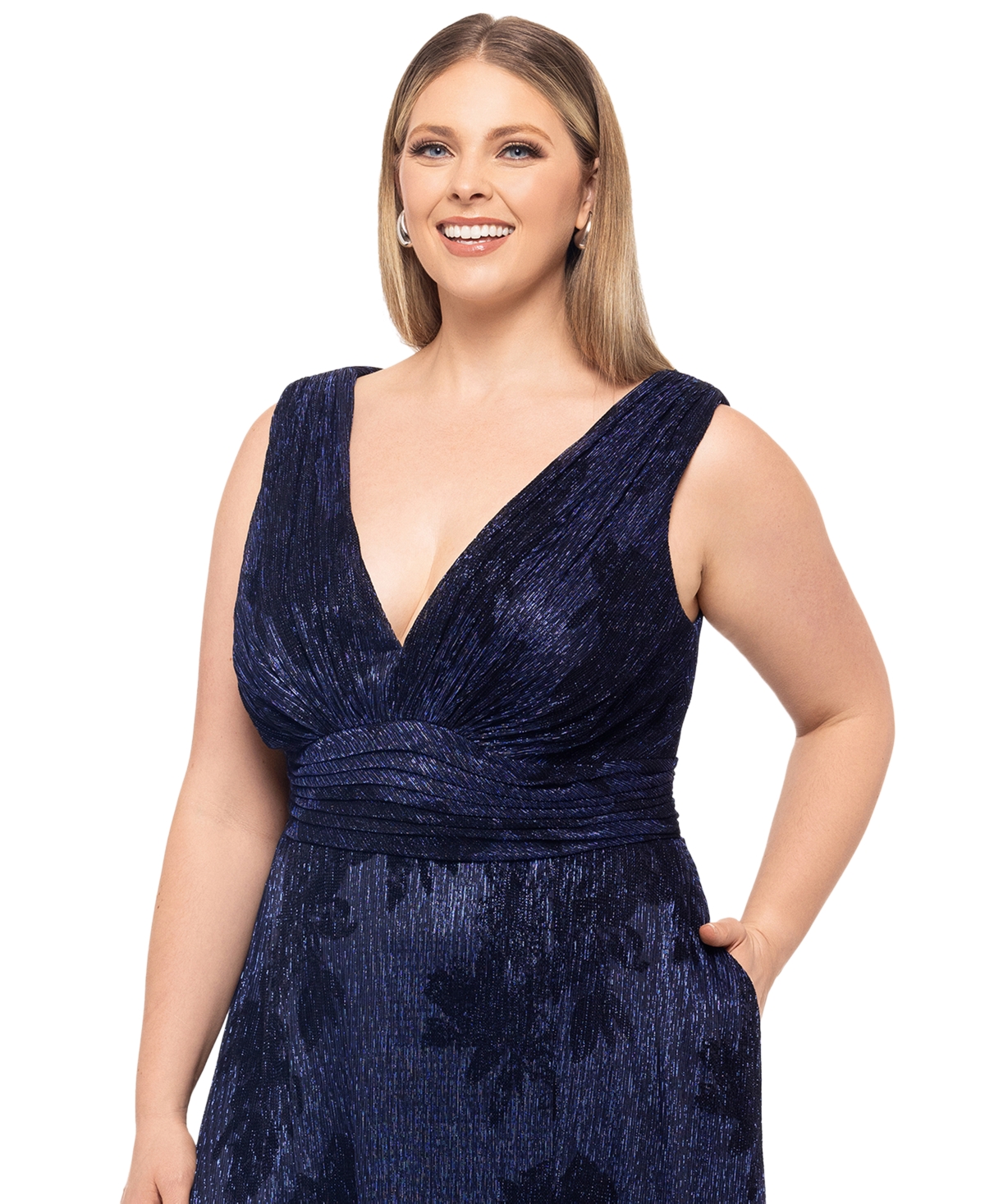 BETSY & ADAM PLUS SIZE CRINKLE SLEEVELESS V-NECK GOWN 