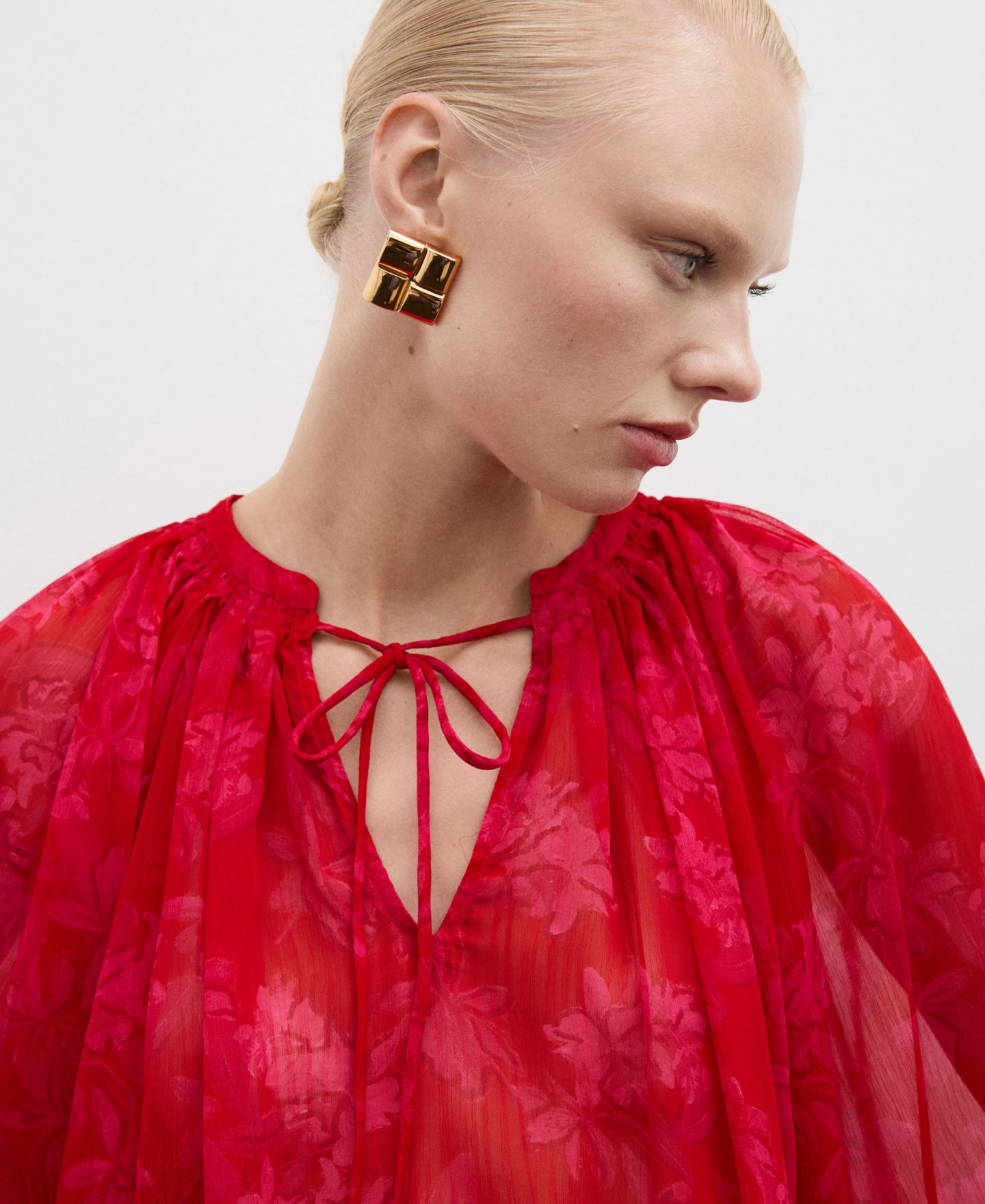 Женская блузка Mango Semi-Transparent Floral-Print, цвет: Красный — фото 7