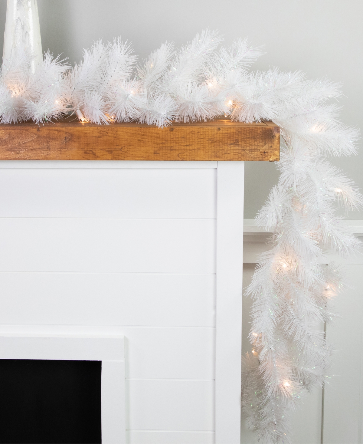Northlight 9ft Pre-lit White Alaskan Pine Artificial Christmas Garland In White
