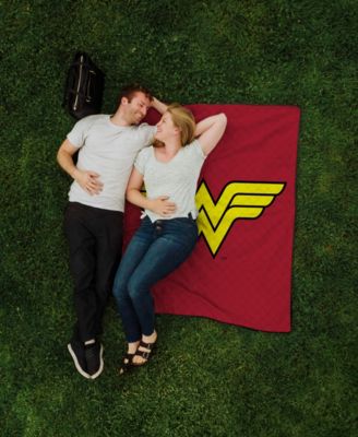 DC Comics Wonder Woman Impresa Picnic Blanket, 60" x 50"