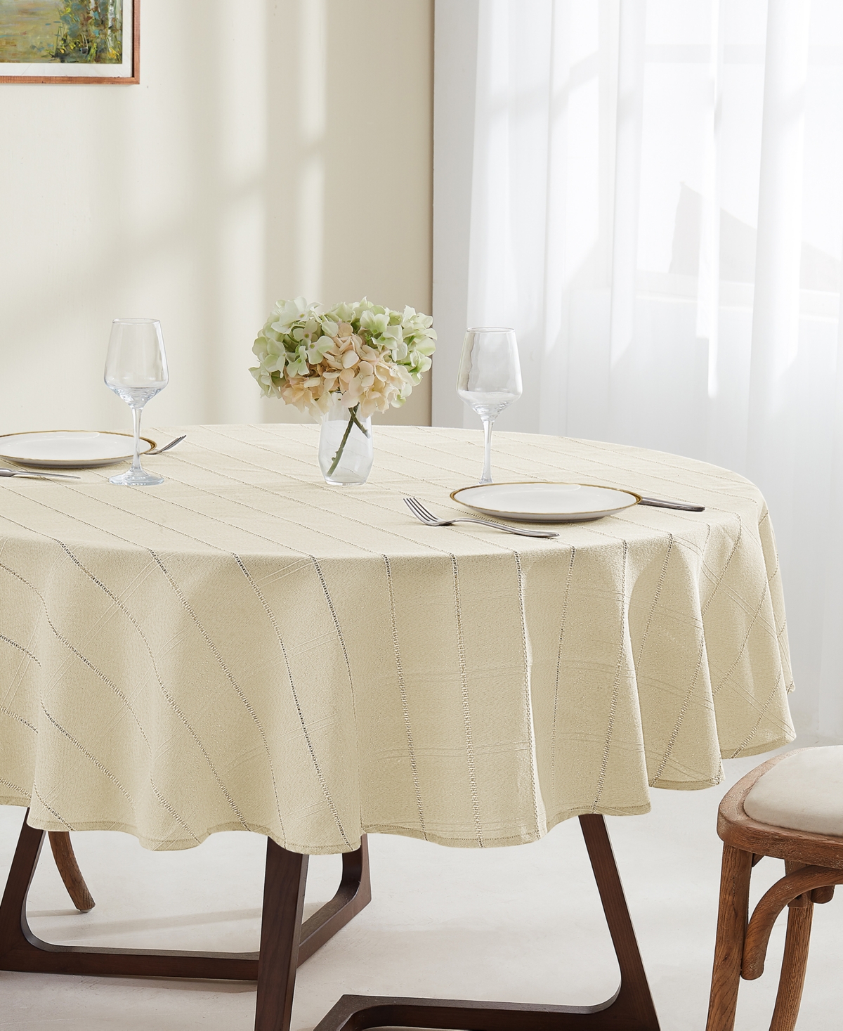 Izod Chadwick Lurex Tablecloth, 70" Round In Linen Gold
