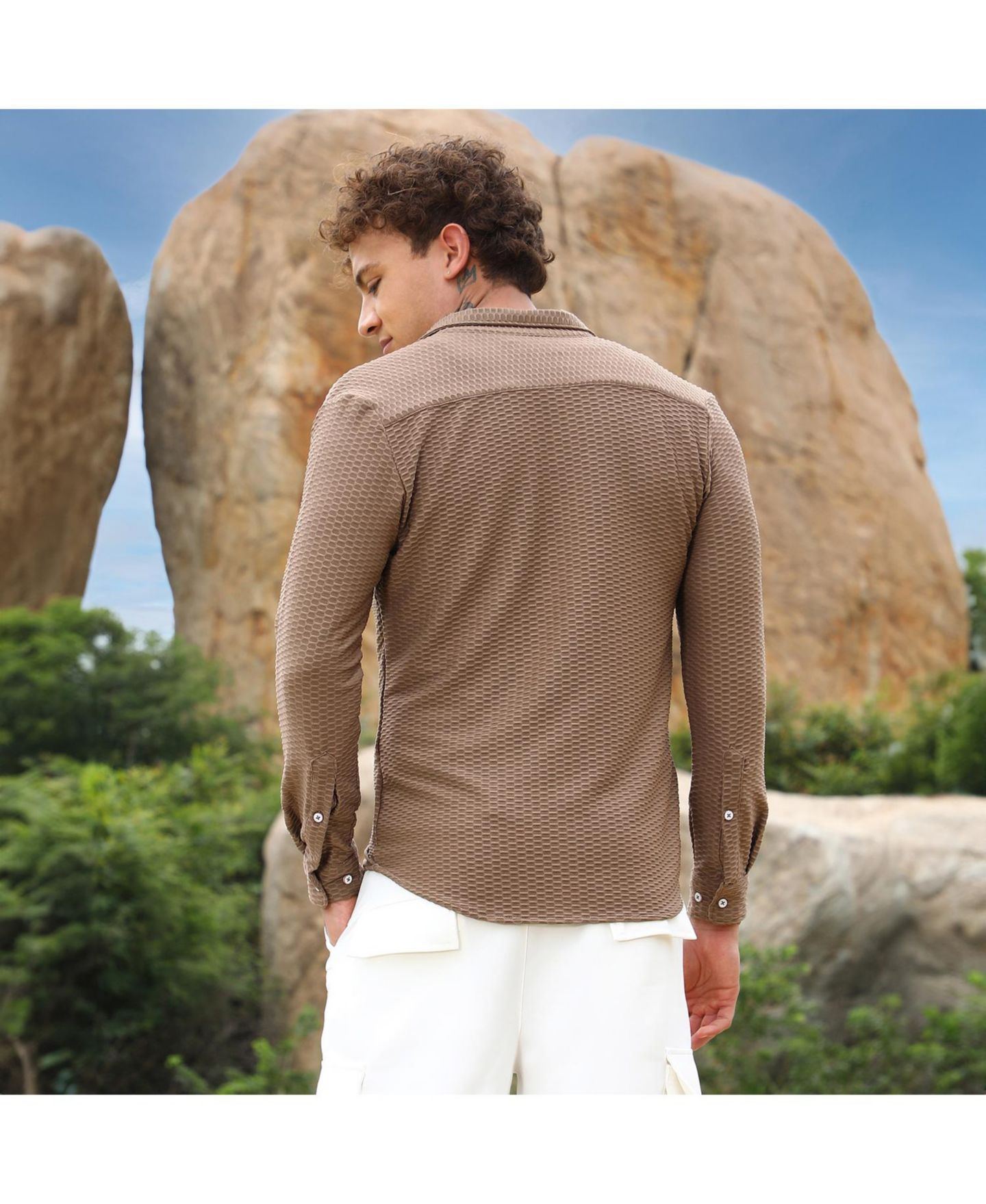 Мужская рубашка Cahoot Mocha Brown Hive-Textured, цвет: Коричневый — фото 4