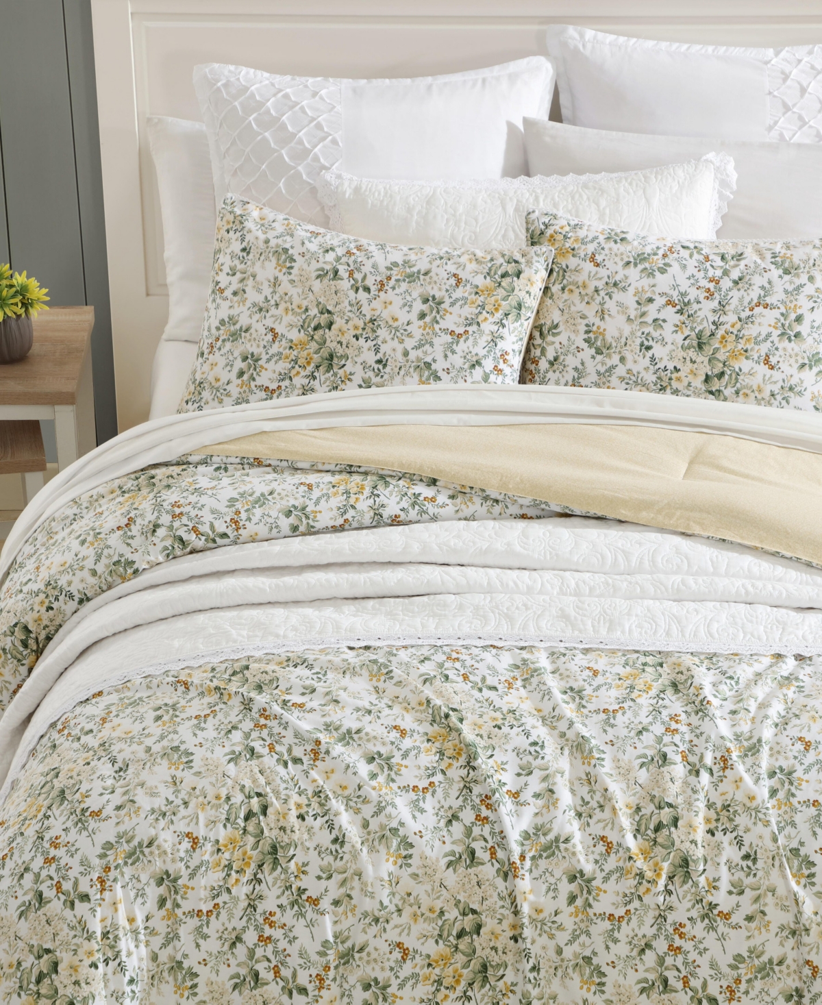 Laura Ashley Country Meadow Reversible -Pc. Comforter Set