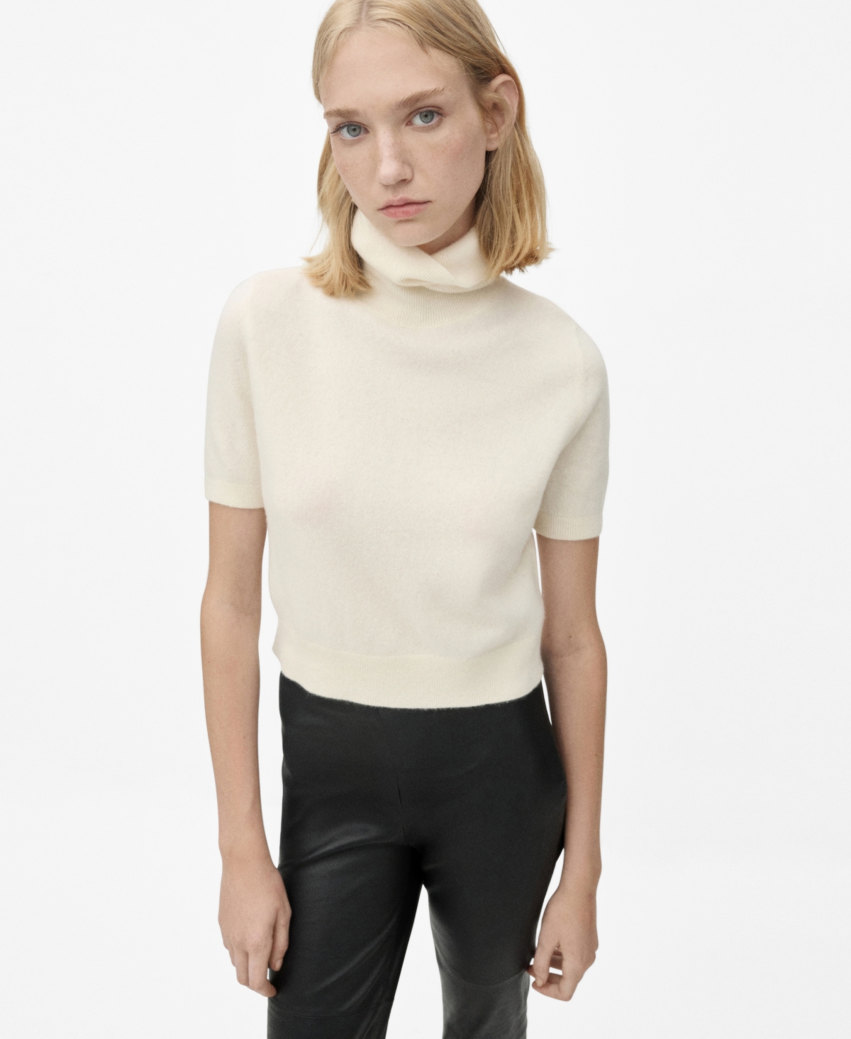Mango Turtleneck Crop Cashmere Sweater In Neutral