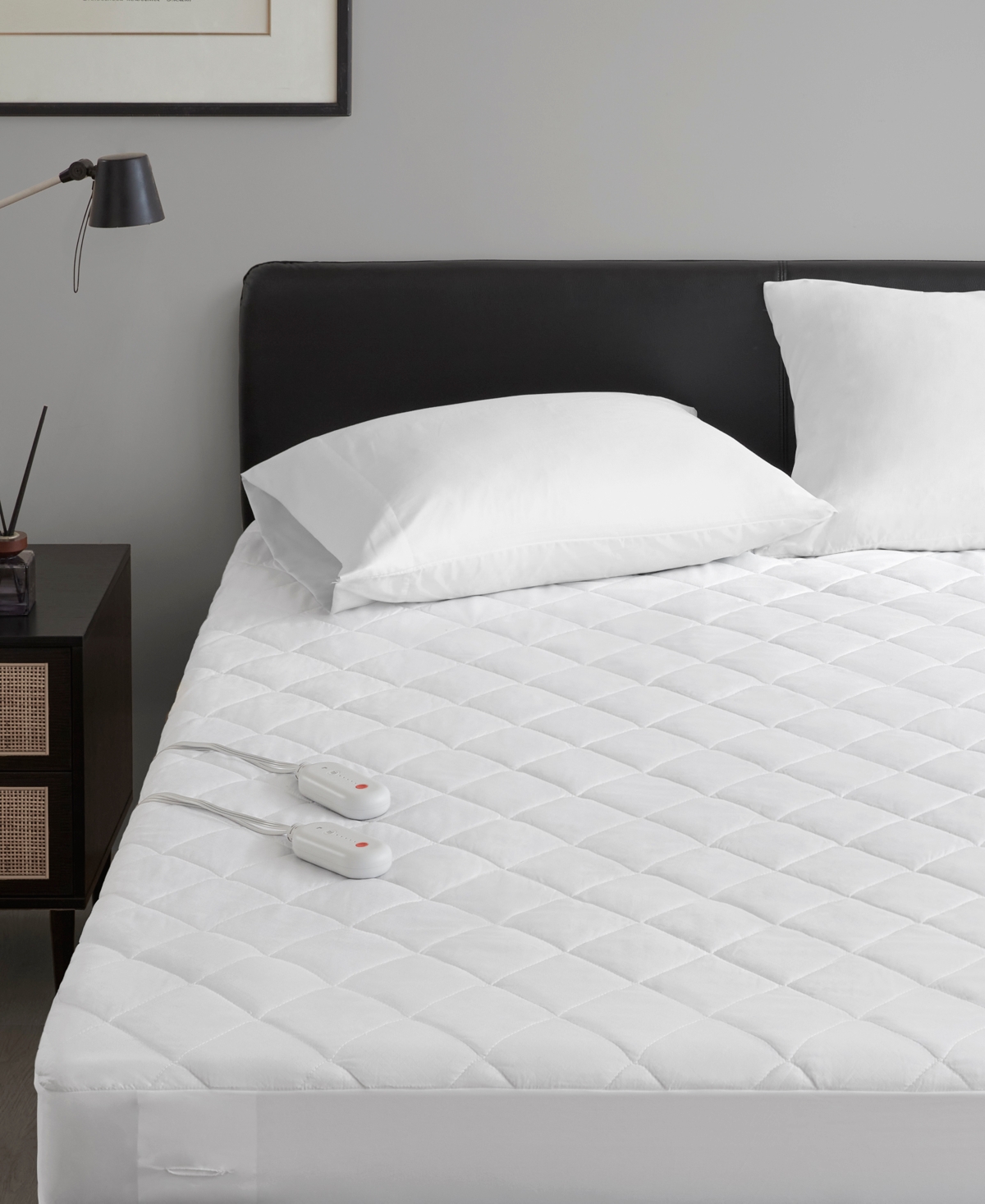 Sharper Image Embossed Microfiber Heated Mattress Pad, Twin Xl In White