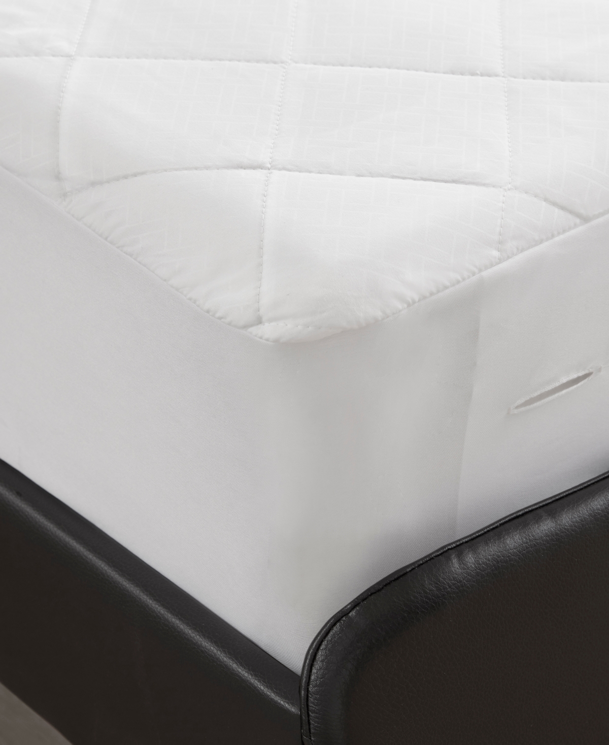 Sharper Image Embossed Microfiber Heated Mattress Pad, Twin In White