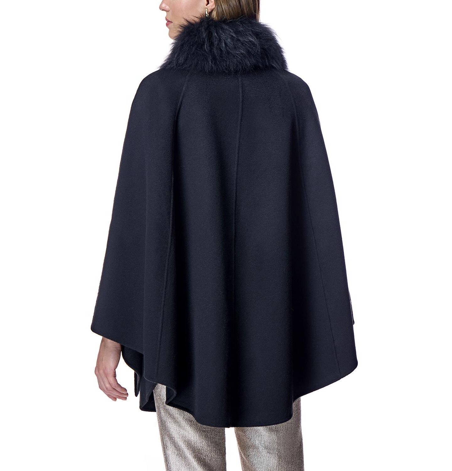 Женская накидка Julia & Stella By Maximilian Cashmere Cape with Buckle Detail, цвет: Чёрный — фото 2
