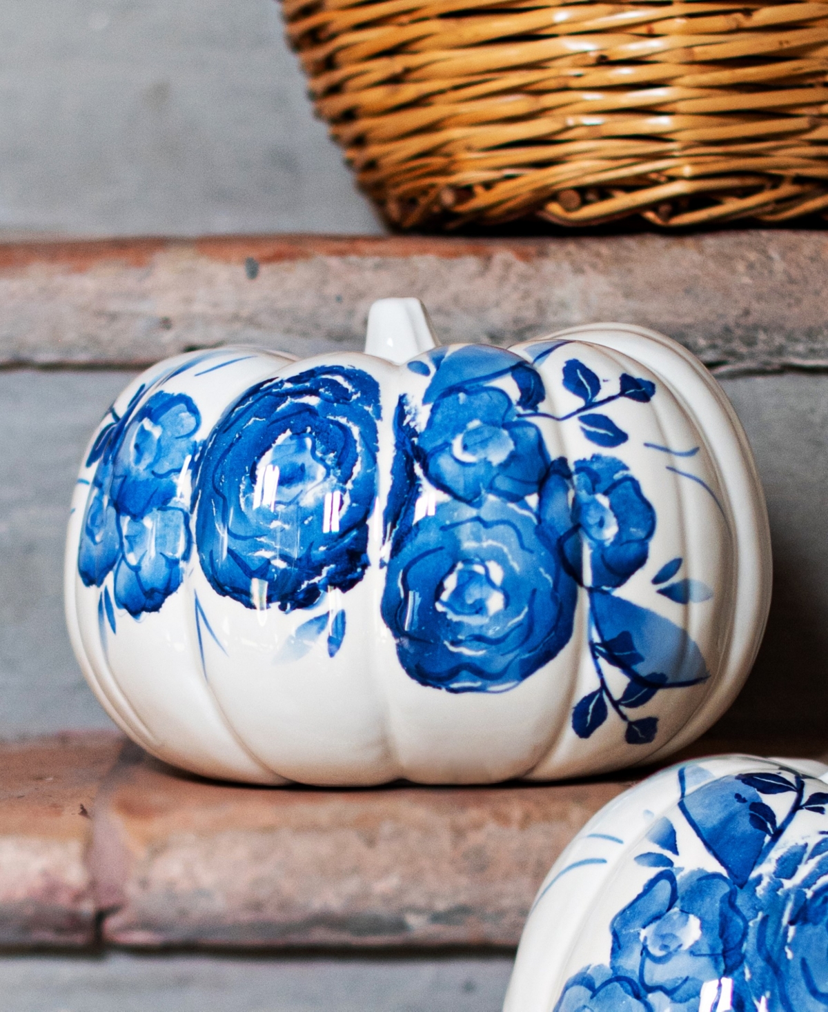 Vietri Camellia Medium Figural Pumpkin In Blue