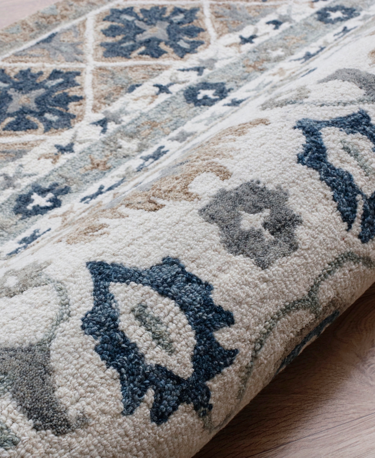 Lr Home Hans Hns-791 7'9" x 9'9" Area Rug