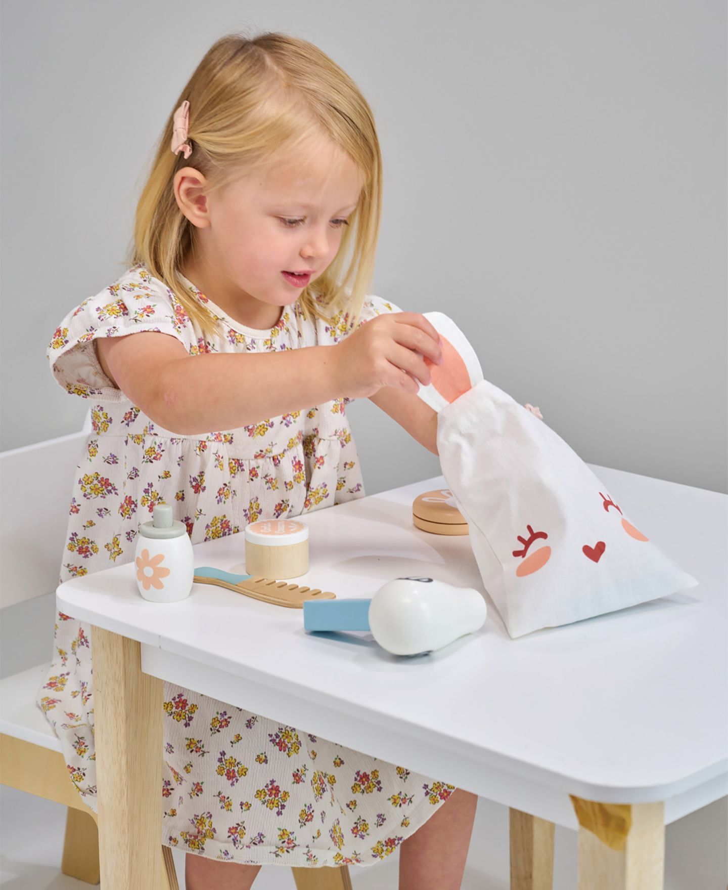 Детские игрушки Mentari Toys Bunny Wooden 10-Piece Makeup Set, Ages 3+ — фото 4