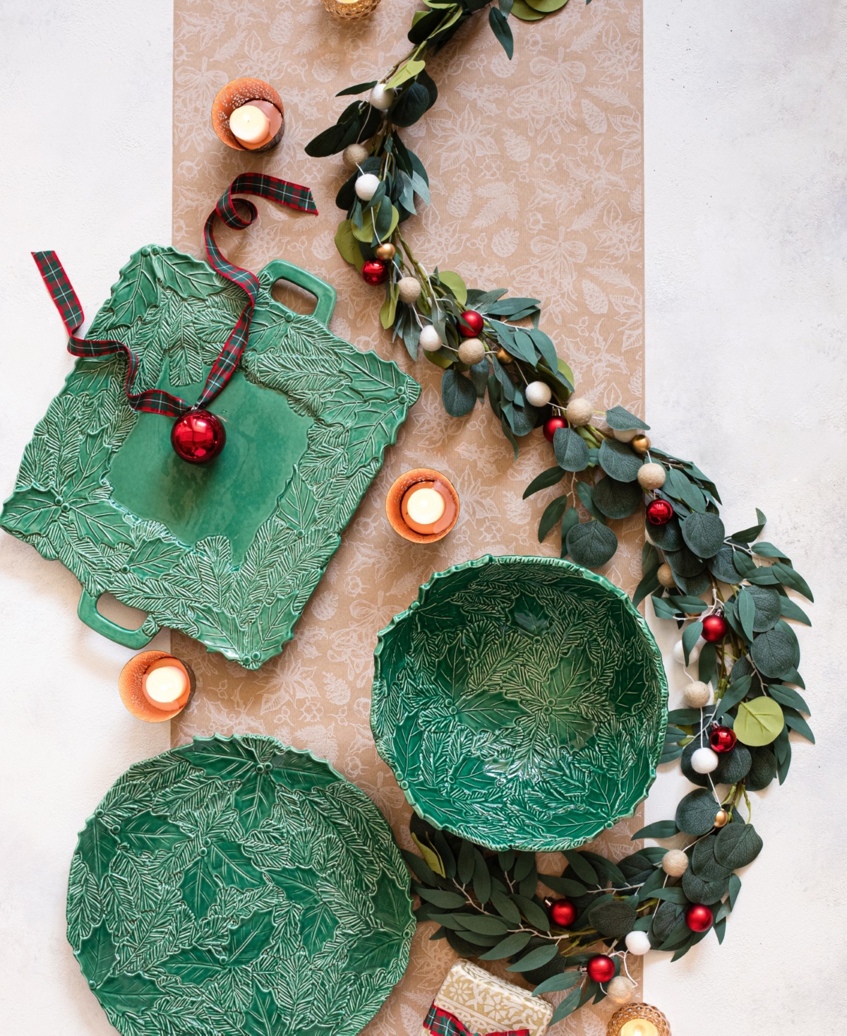Vietri Lastra Holiday Green Figural Round Platter