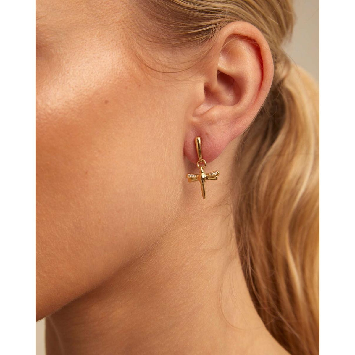 Unode50 Metal Alloy Dragonfly Shaped Earrings In Gold