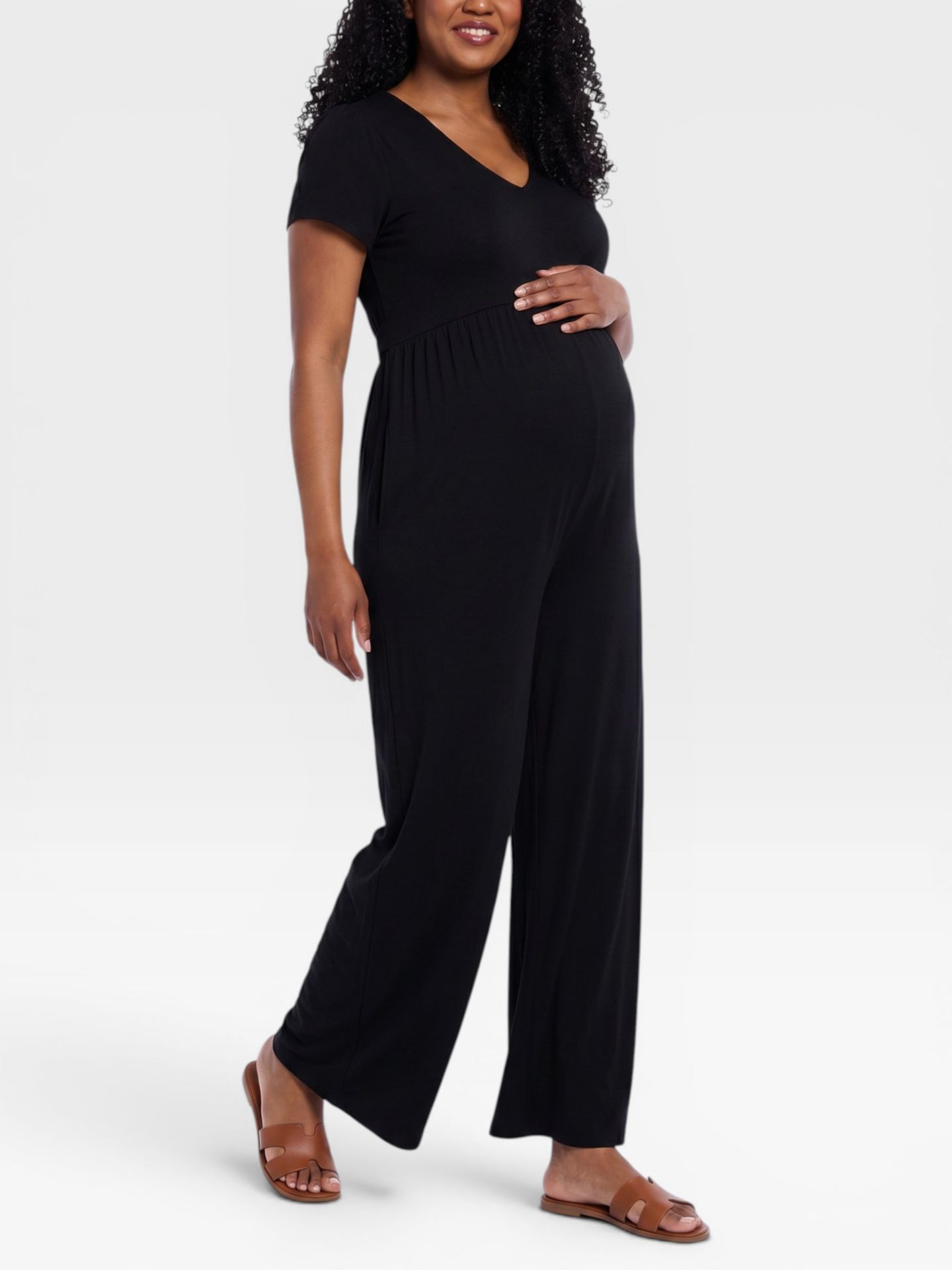 Женский комбинезон Motherhood Maternity Maternity Short Sleeve V-Neck Flare Leg Jumpsuit - Motherhood, цвет: Чёрный — фото 3