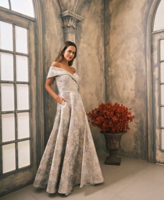 Women's Sweetheart-Neck Metallic-Jacquard Ball Gown