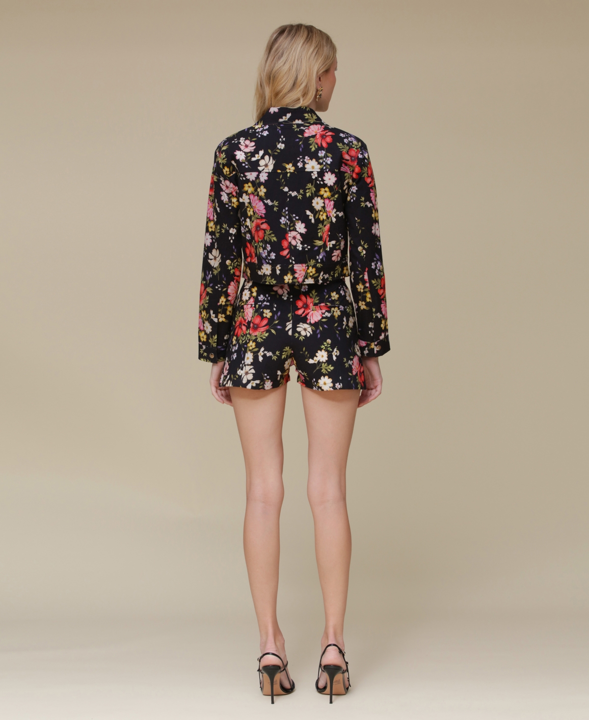 Shop Avec Les Filles Women's Cotton Cropped Printed Jacket In Black Wildflower