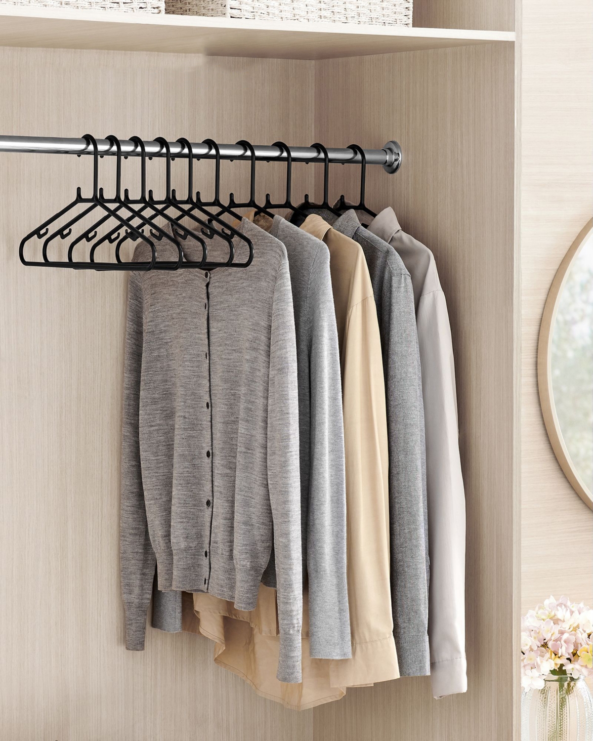 Slickblue Plastic Hangers 50-Pack – Space-Saving, Lightweight Clothes Hangers for Pants, Coats, Dresses