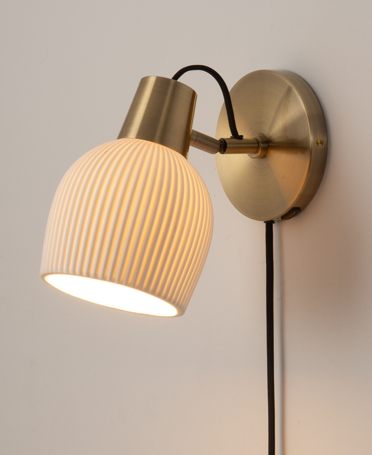 NOVA OF CALIFORNIA PETALUMA 8" BONE PORCELAIN SWITCH WALL SCONCE 