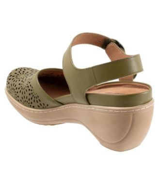 Mabelle Perf Clog