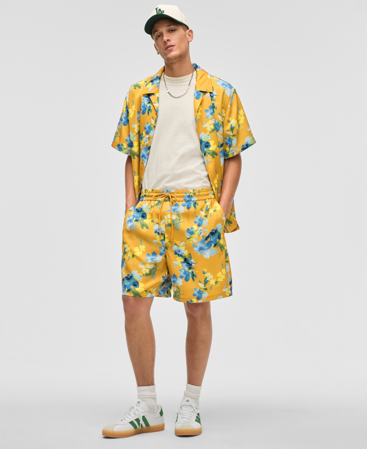 Men's Blurred Floral Relaxed-Fit 6-1/2" Shiny Twill Shorts, Exclusively at Macy's - Golden Sun