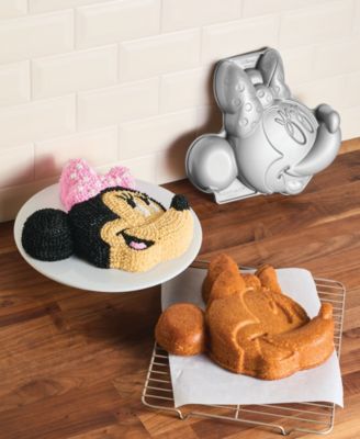 Disney Cast Aluminum 10" 3D Minnie Mouse Cake Pan