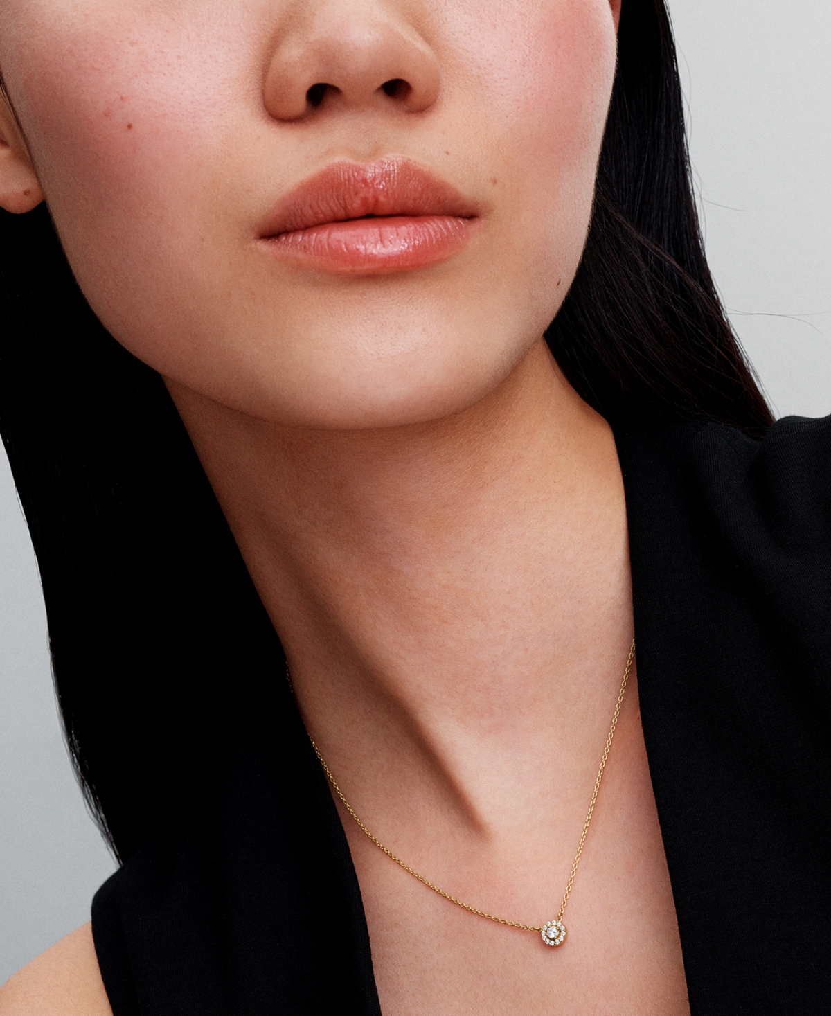 Pandora Gold-plated Round Pave Halo Pendant Necklace In Gold